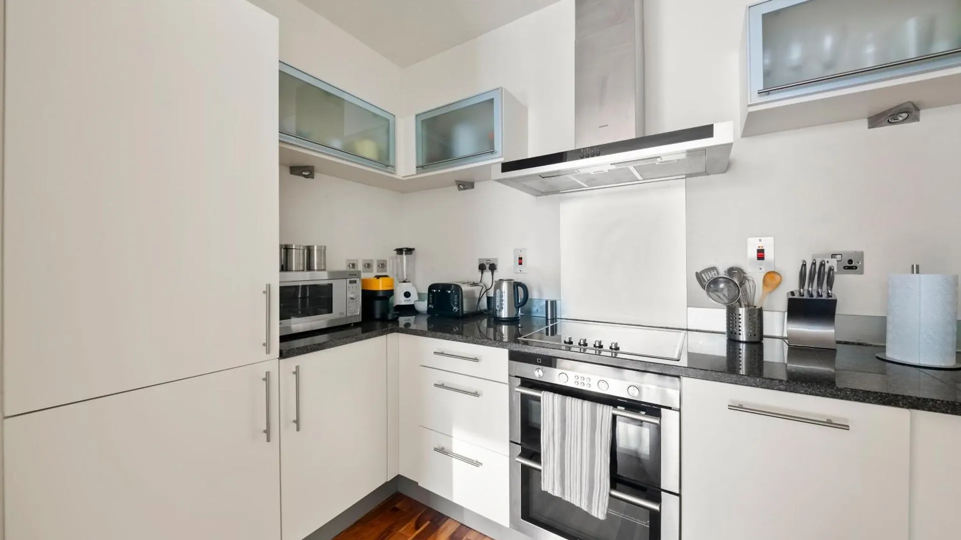 Londwell, Canary Wharf River Thames Penthouse London